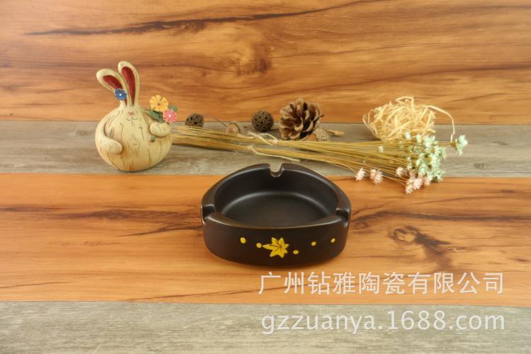 陶瓷烟灰缸 日式枫叶款三角形烟缸烟碟烟盅 厂家批发可印logo