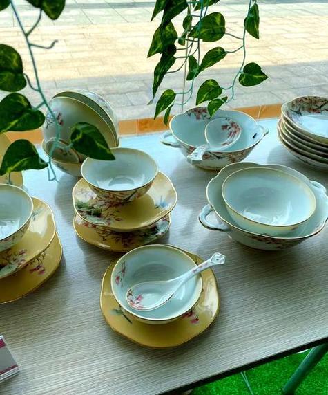 这些陶瓷制品与我们的生活息息相关,是我们在饮食中不可或缺的一部分